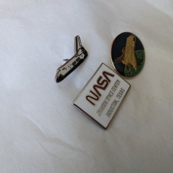 Vintage NASA Space Shuttle Pins Lot of 3 Tie Tacks Hat Lapel Johnson Center - Picture 3 of 13